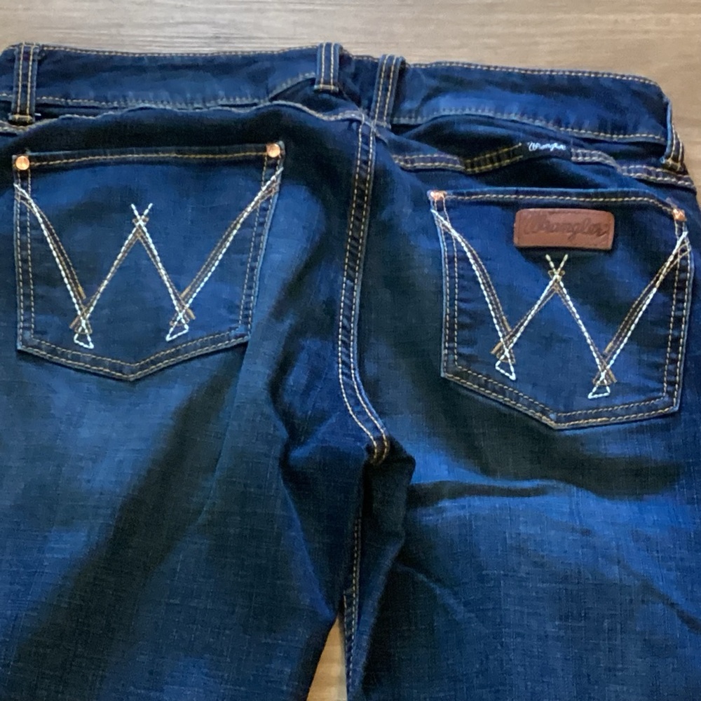 Wrangler Women's Dark Blue Bootcut Jeans with Embroidered Back Pockets